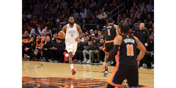 Emotivni trenutak LeBron James grli Derricka Rosea Emotivni trenutak LeBron James grli Derricka Rosea